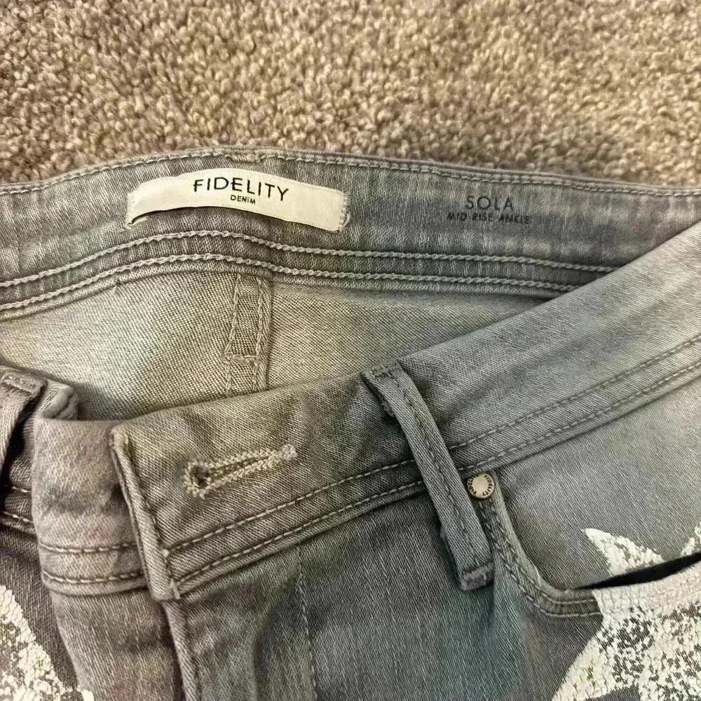 Fidelity Denim Sola Stars Rhapsody Mid Rise Ankle Jeans 27